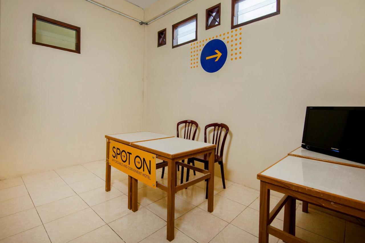 Spot On 2076 Hotel Stadion Berastagi Ngoại thất bức ảnh
