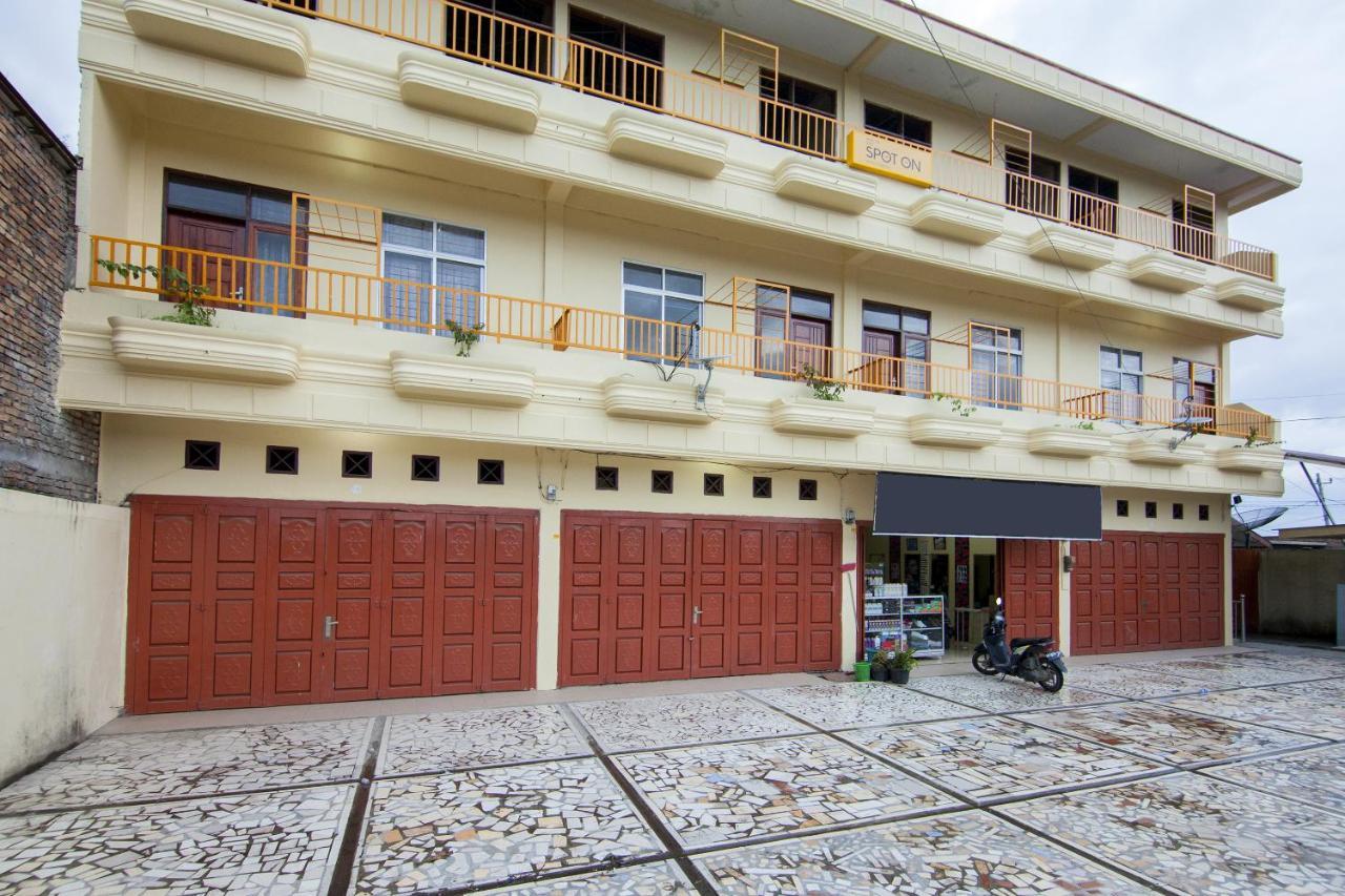 Spot On 2076 Hotel Stadion Berastagi Ngoại thất bức ảnh